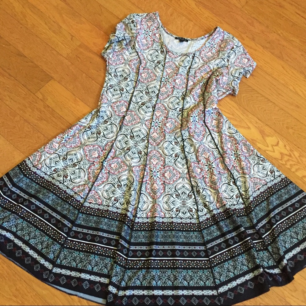 🥰😍NWOT Dress medium fits me I wear size 8